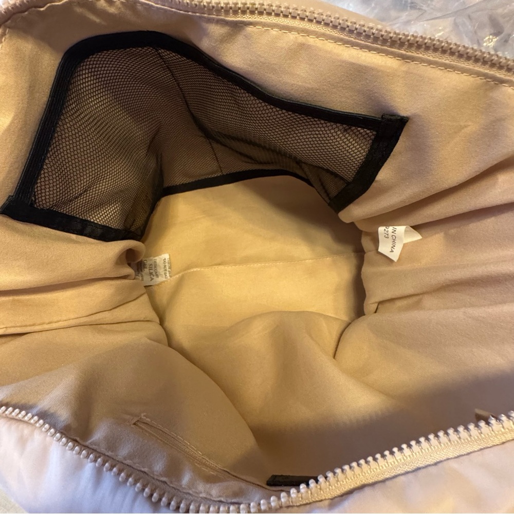 NWT BearPaw Elegant Blush Puffer Tote Bag - Picture 4 of 5